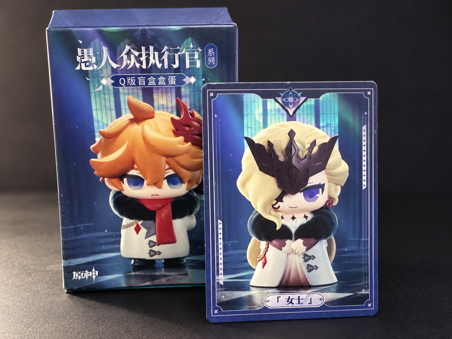 出品者のシリーズ箱とシニョーラカード写真を暗い背景に編集した画像